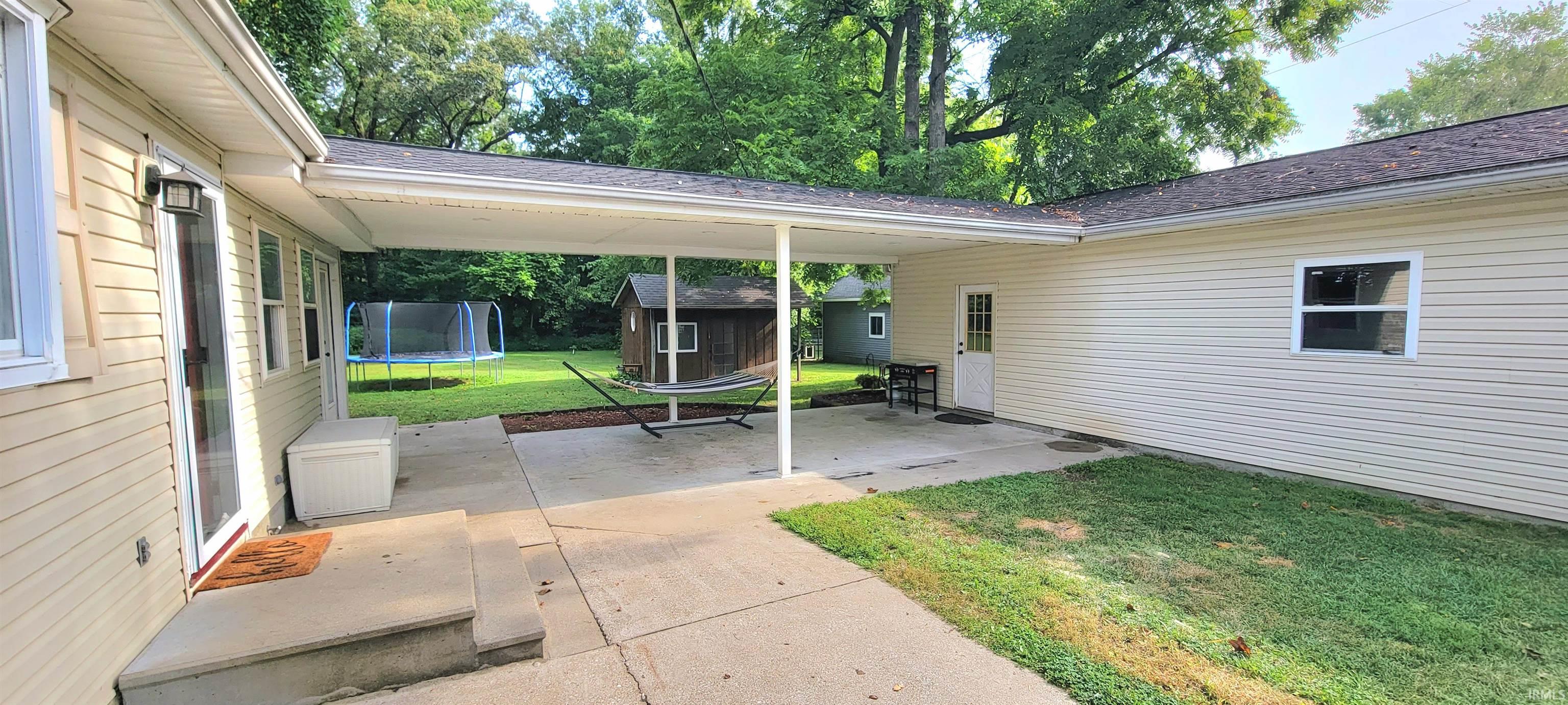 228 East Park Road Montgomery, IN 47558 - Photo 3 of 34