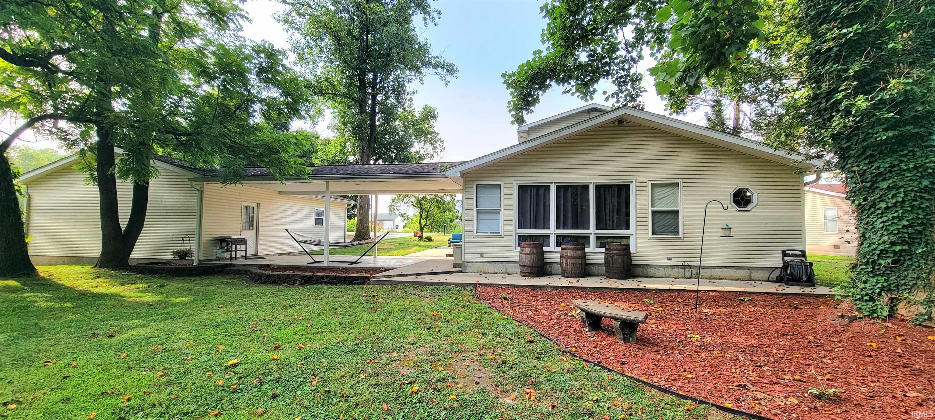 228 East Park Road Montgomery, IN 47558 - Photo 4 of 34
