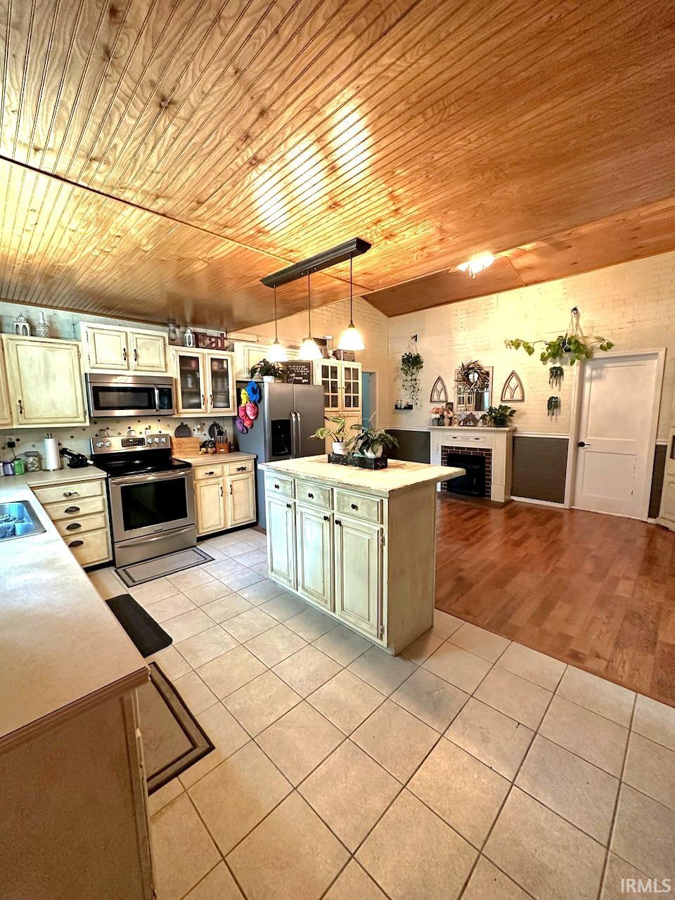 228 East Park Road Montgomery, IN 47558 - Photo 8 of 34