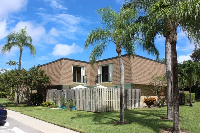 $2,300 | 2950 Southwest 22nd Circle, Unit 4A, Delray Beach, FL 33445