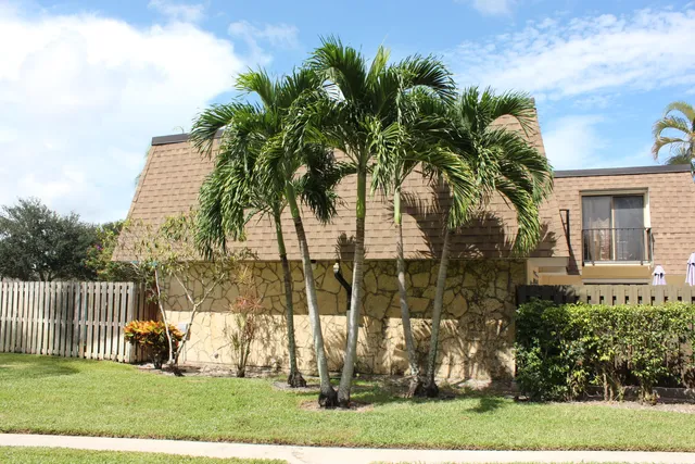 $2,300 | 2950 Southwest 22nd Circle, Unit 4A, Delray Beach, FL 33445