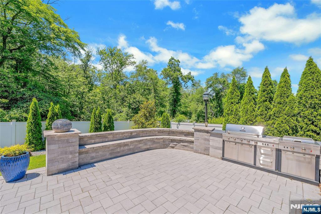 697 Terrace Drive Paramus, NJ 07652 - Photo 28 of 30
