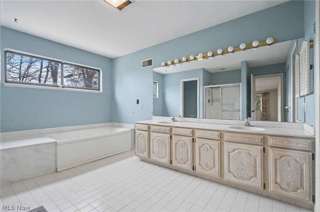 624 Hampton Ridge Drive Akron, OH 44313 - Photo 35 of 46 Primary bathroom with double sinks, garden tub and private water closet.