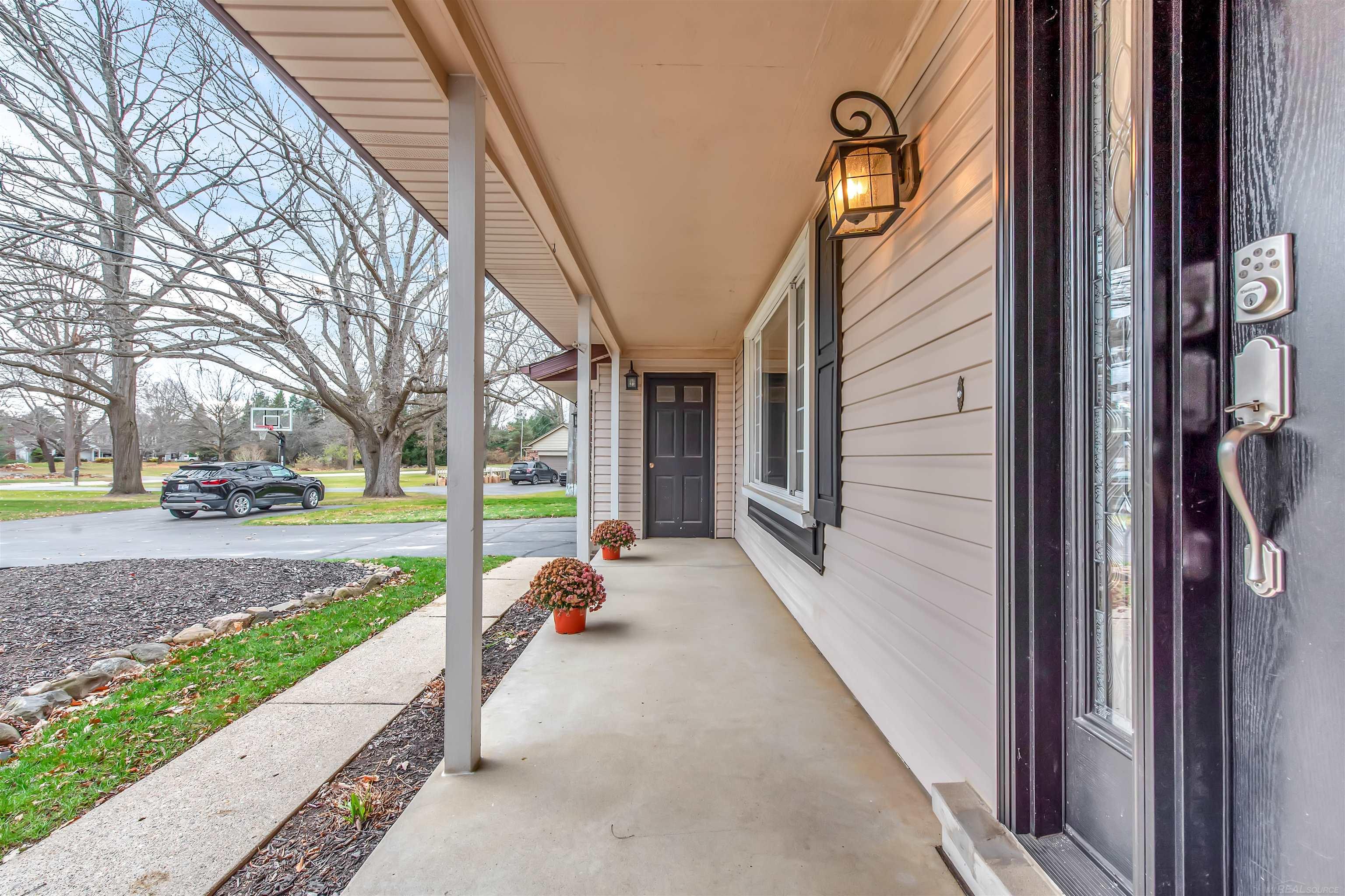 8300 Holcomb Road Clarkston, MI 48348 - Photo 4 of 33 50096307-3.JPG