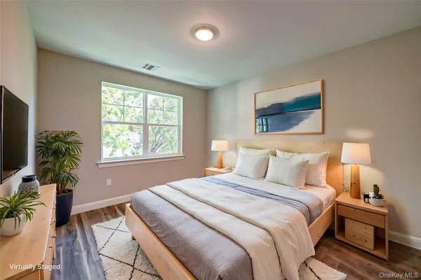 $3,925 | 1 Conklin Street, Unit 105, Farmingdale, NY 11735