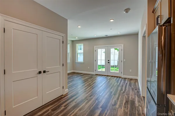 $3,925 | 1 Conklin Street, Unit 105, Farmingdale, NY 11735