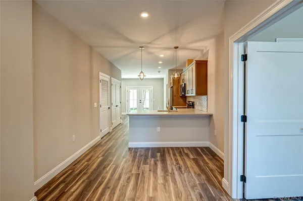 $3,925 | 1 Conklin Street, Unit 105, Farmingdale, NY 11735