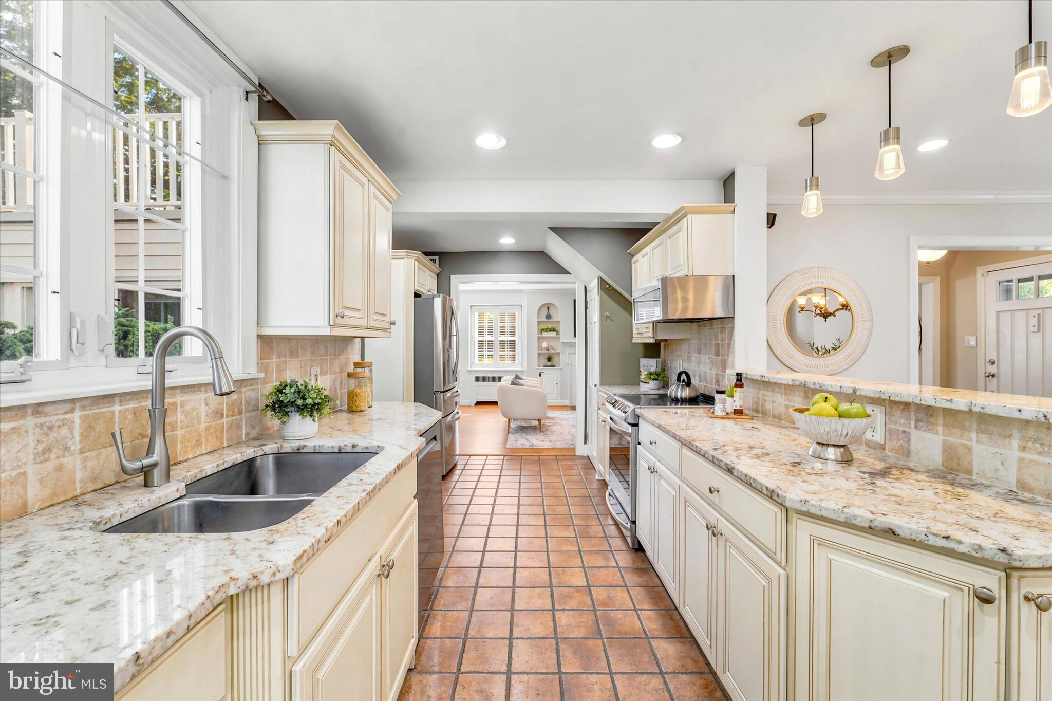 570 Strathmore Road Havertown, PA 19083 - Photo 9 of 34