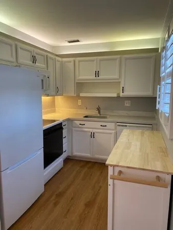 $1,400 | 2600 Southeast Ocean Boulevard Southeast, Unit A5, Stuart, FL 34996