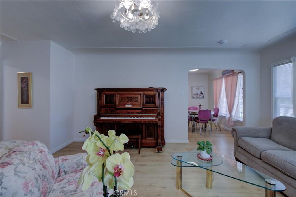 636 West 25th Street Merced, CA 95340 - Photo 4 of 22