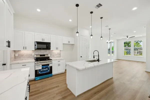 $219,999 | 418 Delaware Street, Houston, TX 77029