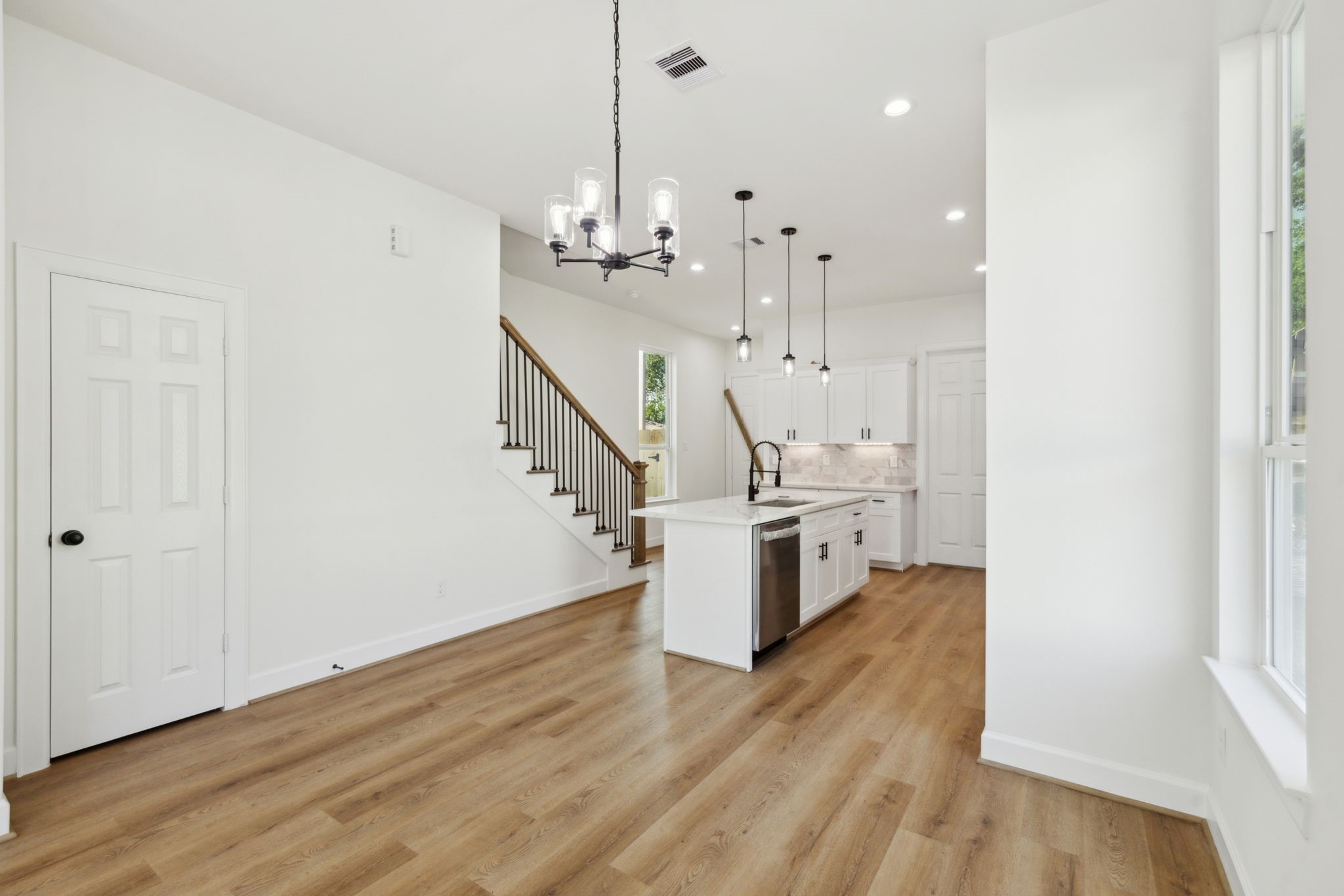 418 Delaware Street Houston, TX 77029 - Photo 2 of 23