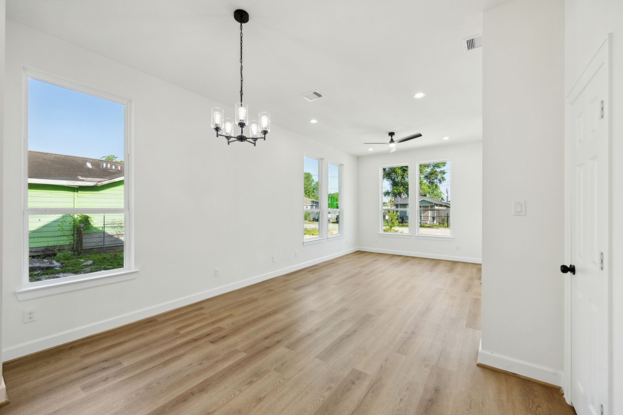 418 Delaware Street Houston, TX 77029 - Photo 7 of 23