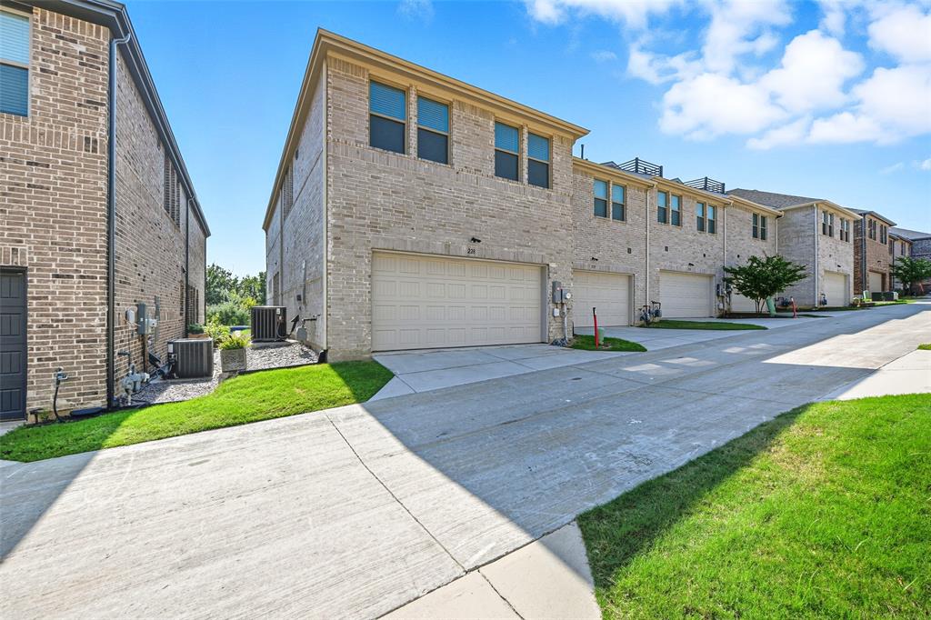 228 Spring Hill Road Flower Mound, TX 75028 - Photo 28 of 31 a front view of house with yard