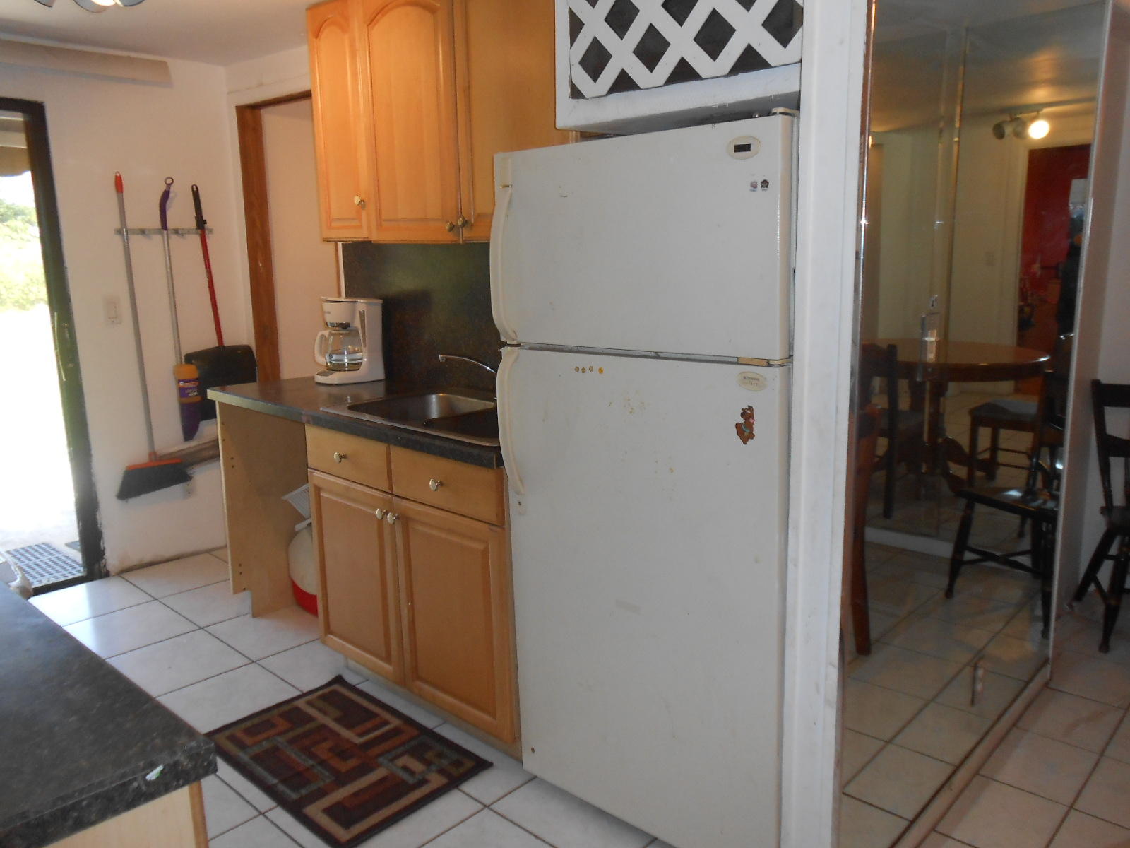 3911 Dale Road Palm Springs, FL 33406 - Photo 10 of 30 Kitchen