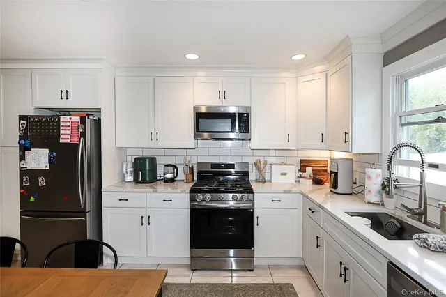 $1,150,000 | 83 Lexington Avenue, Westbury, NY 11590