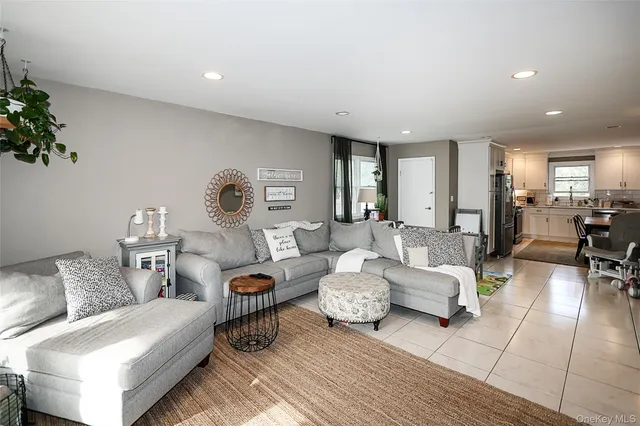 $1,150,000 | 83 Lexington Avenue, Westbury, NY 11590