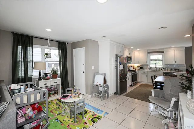 $1,150,000 | 83 Lexington Avenue, Westbury, NY 11590