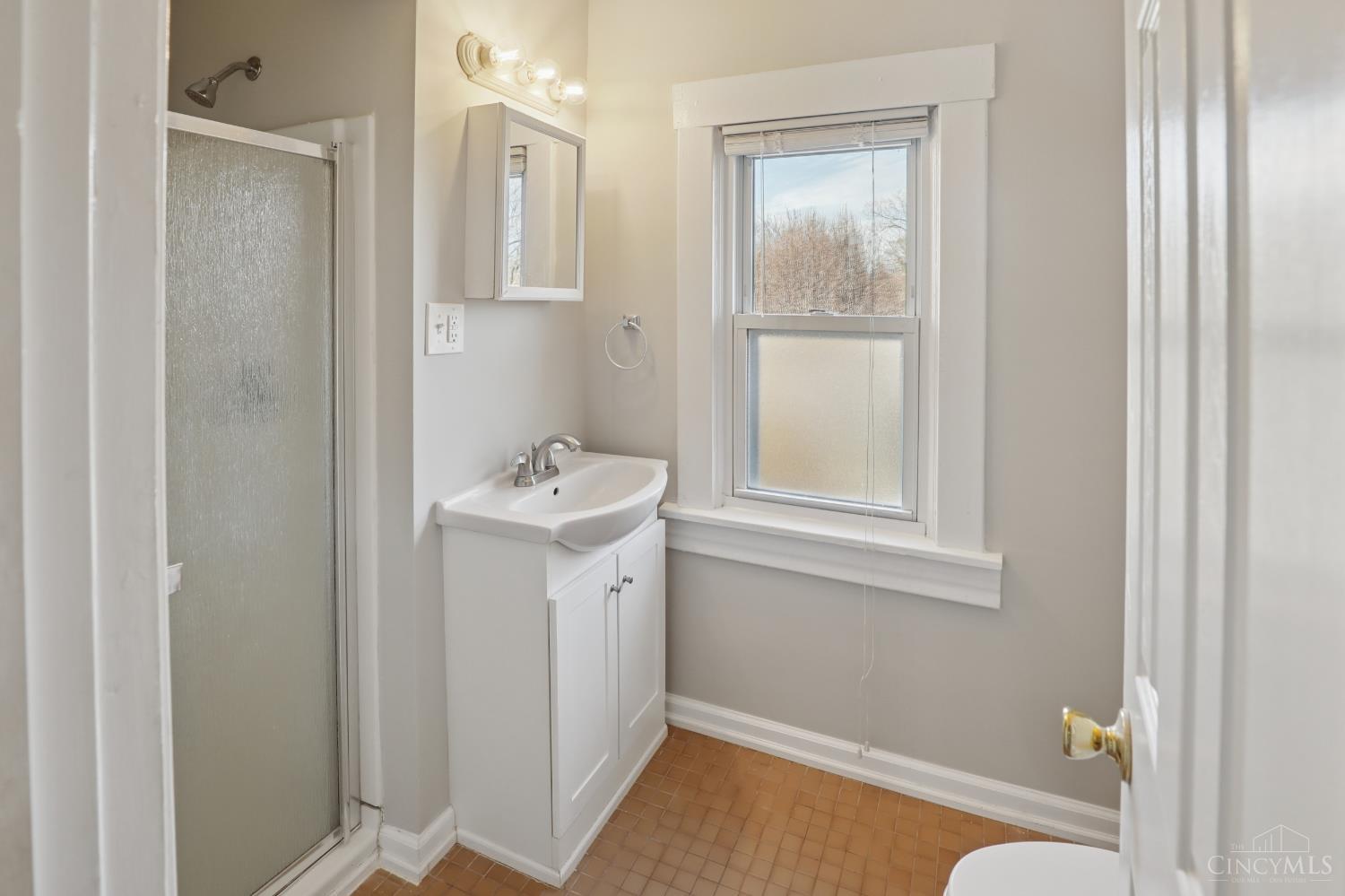 4046 Boomer Road Cincinnati, OH 45247 - Photo 24 of 36 Gallery Image 24