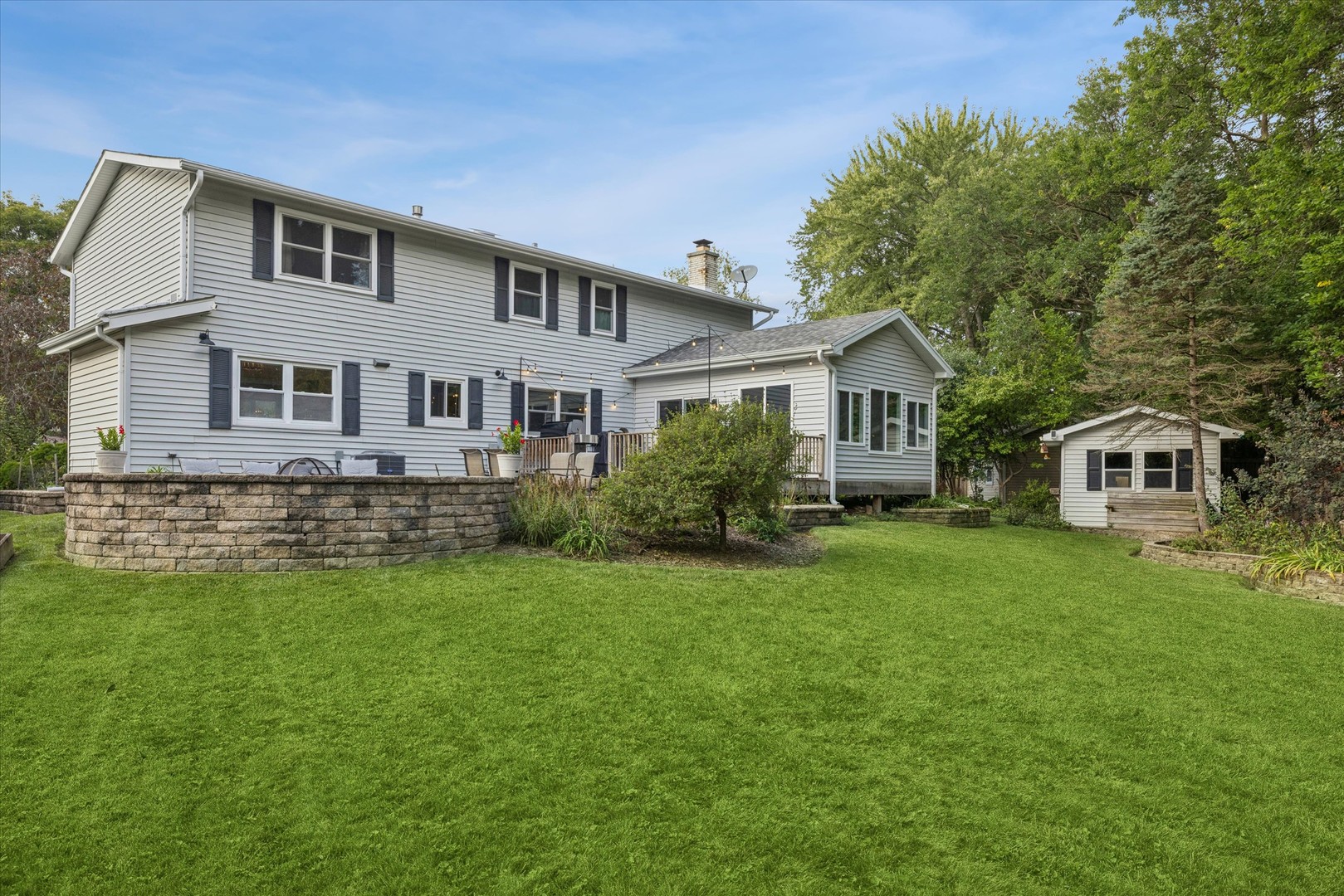 1355 North King George Court Palatine, IL 60067 - Photo 28 of 34 a front view of a house with a garden