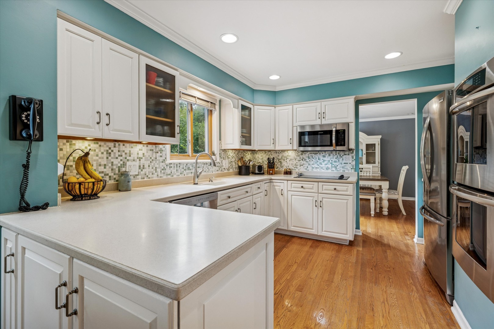 1355 North King George Court Palatine, IL 60067 - Photo 7 of 34 a kitchen with a sink a stove a refrigerator and a microwave
