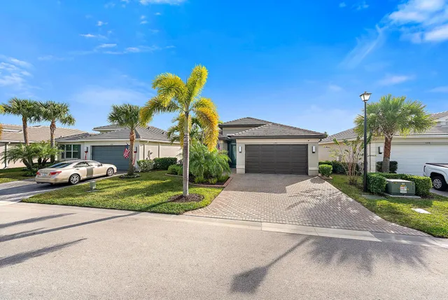$379,900 | 11392 Southwest Carlisle Crossing Avenue, Port St. Lucie, FL 34987