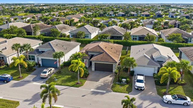 $379,900 | 11392 Southwest Carlisle Crossing Avenue, Port St. Lucie, FL 34987