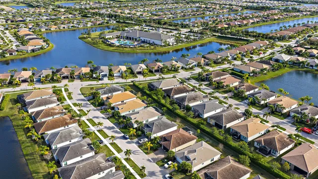 $379,900 | 11392 Southwest Carlisle Crossing Avenue, Port St. Lucie, FL 34987