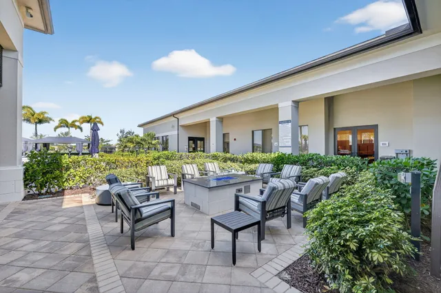 $379,900 | 11392 Southwest Carlisle Crossing Avenue, Port St. Lucie, FL 34987