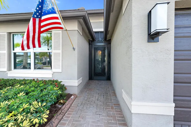 $379,900 | 11392 Southwest Carlisle Crossing Avenue, Port St. Lucie, FL 34987