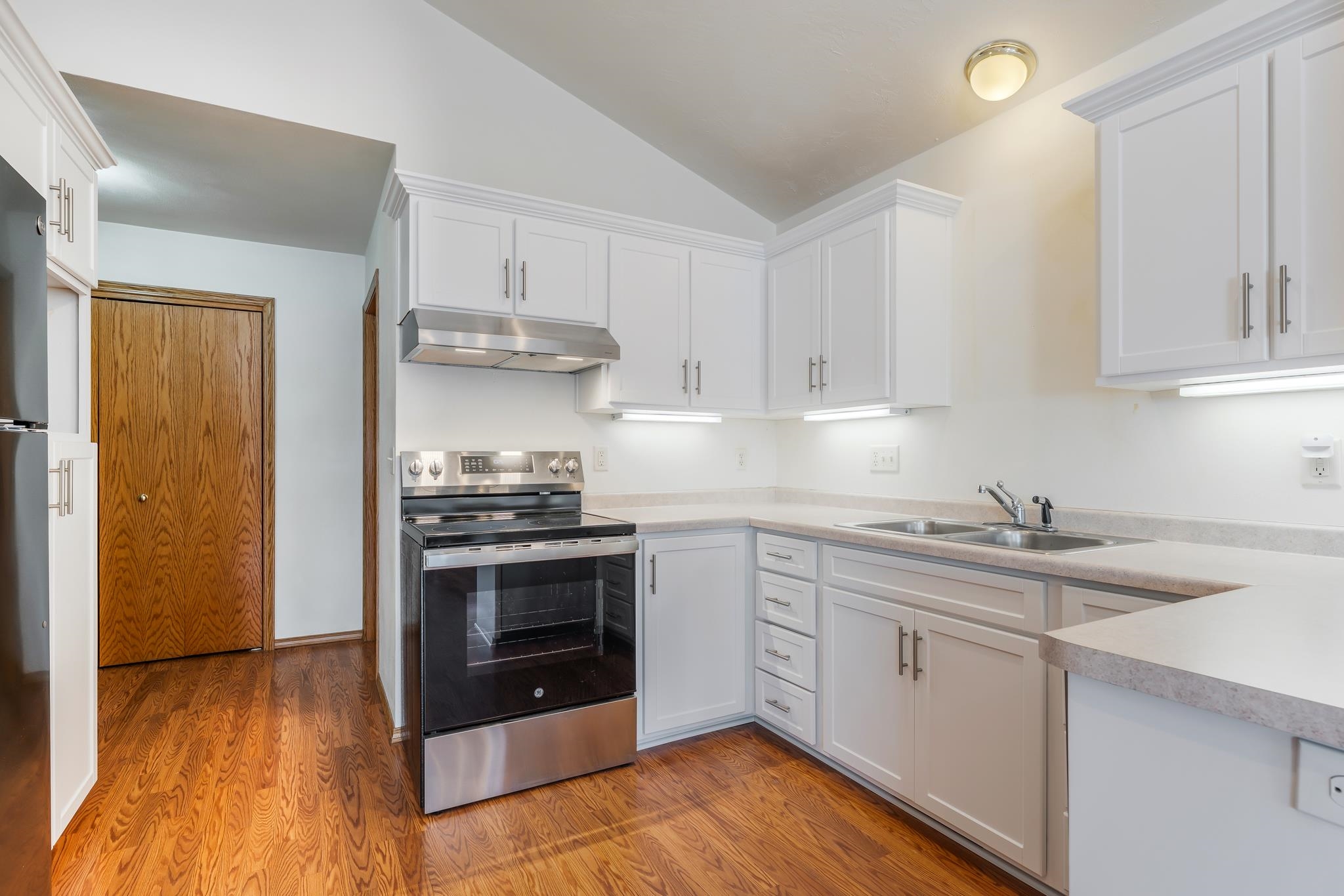 3540 Terri Lane Appleton, WI 54914 - Photo 9 of 38