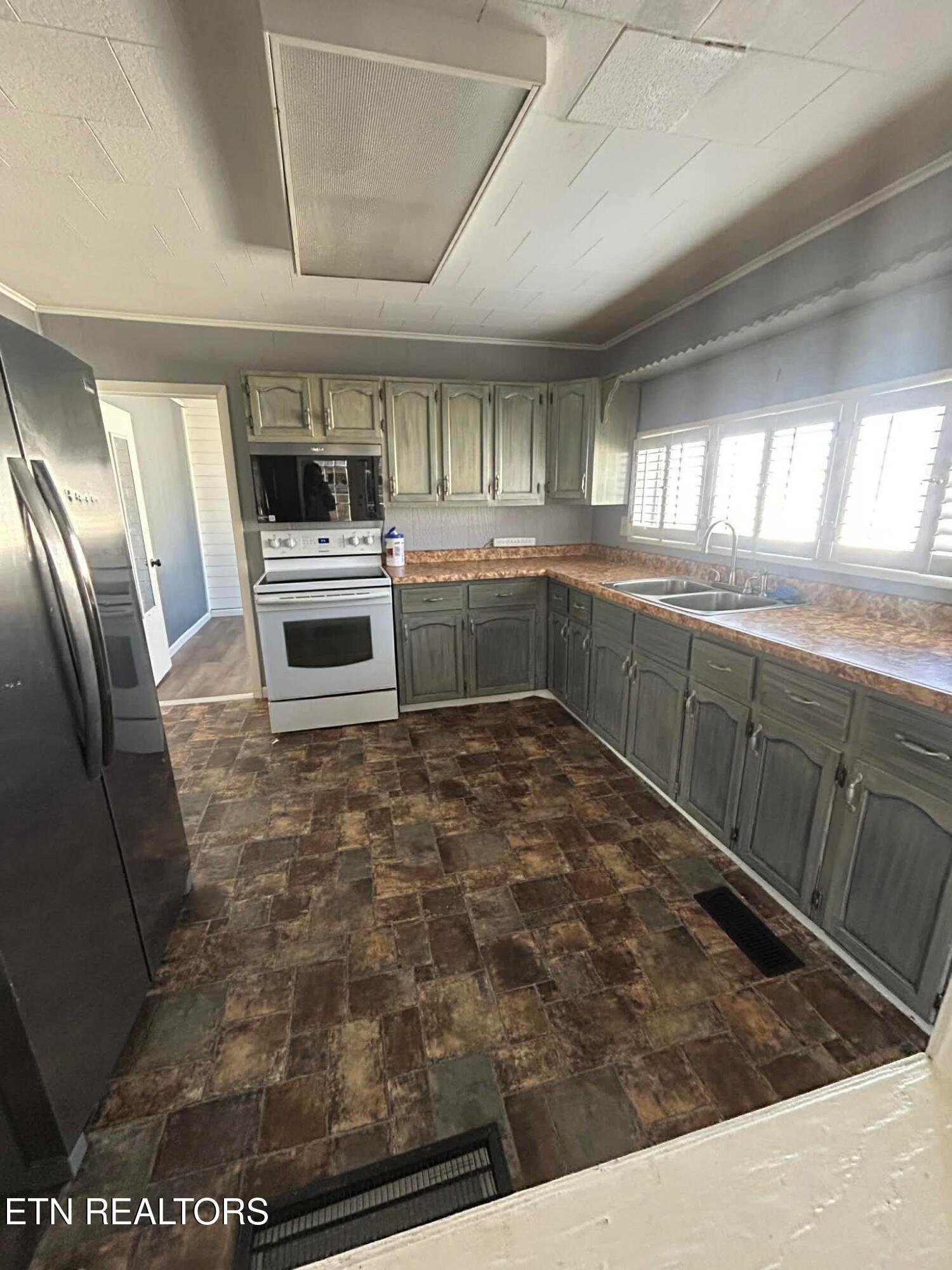 218 North Cross Street Oneida, TN 37841 - Photo 8 of 29 99