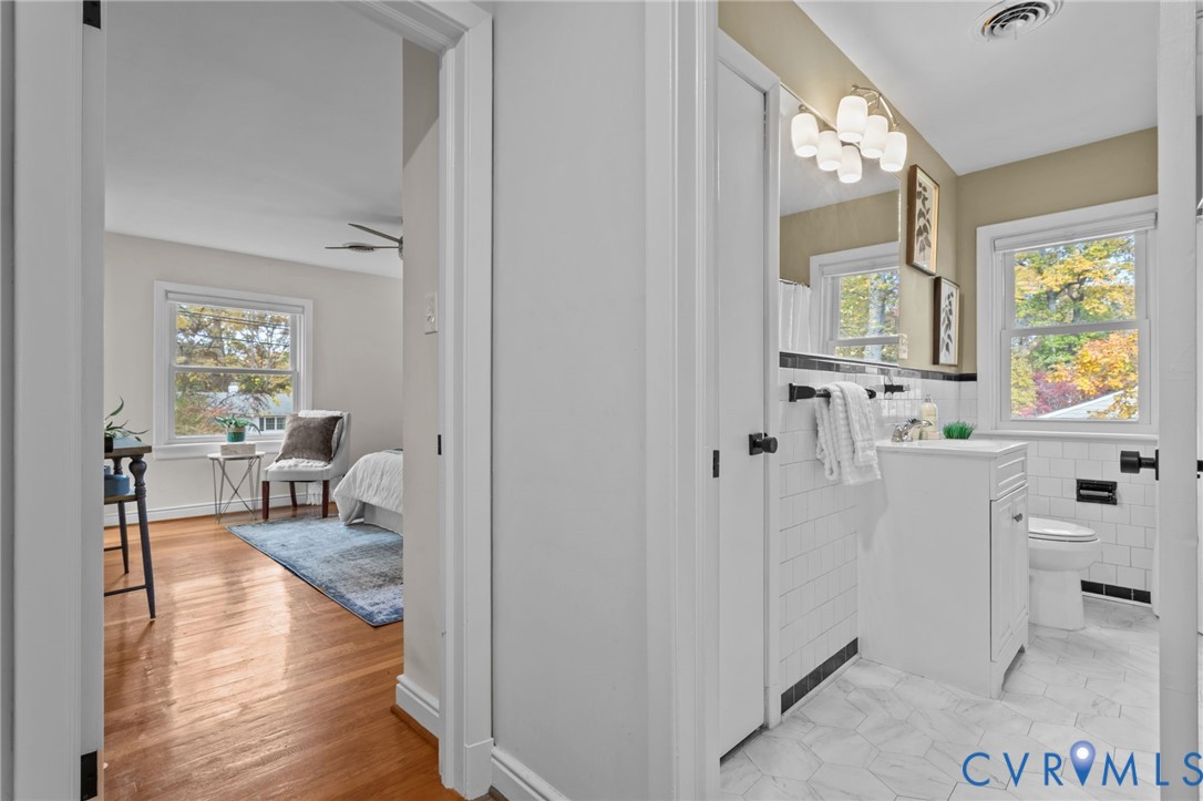 3819 Wakefield Road Richmond, VA 23235 - Photo 29 of 49 a living room with furniture and a table