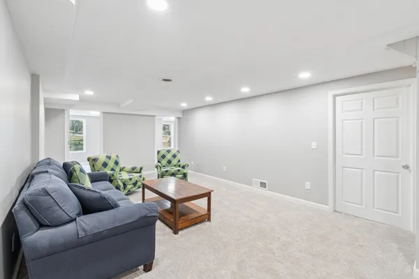 $400,000 | 315 Crestline Drive, Bettendorf, IA 52722