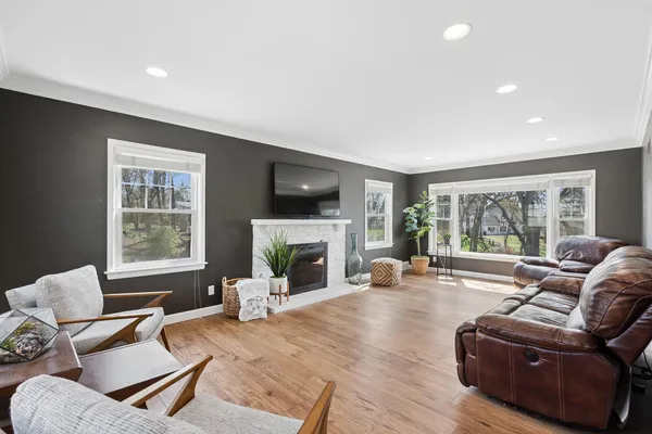 $400,000 | 315 Crestline Drive, Bettendorf, IA 52722