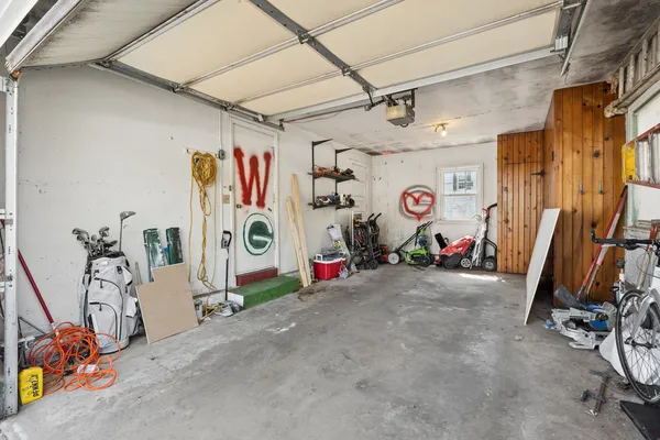 $400,000 | 315 Crestline Drive, Bettendorf, IA 52722