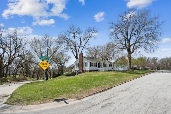 $400,000 | 315 Crestline Drive, Bettendorf, IA 52722