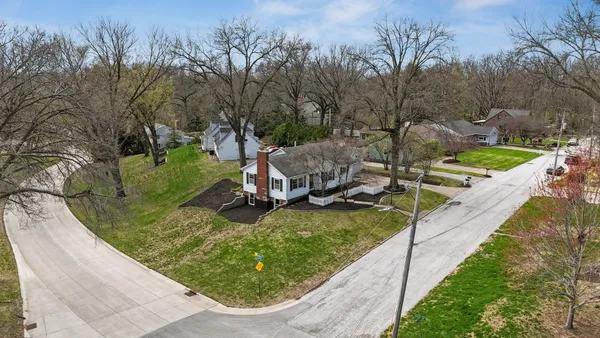 $400,000 | 315 Crestline Drive, Bettendorf, IA 52722