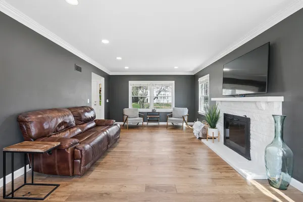 $400,000 | 315 Crestline Drive, Bettendorf, IA 52722