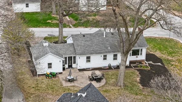 $400,000 | 315 Crestline Drive, Bettendorf, IA 52722