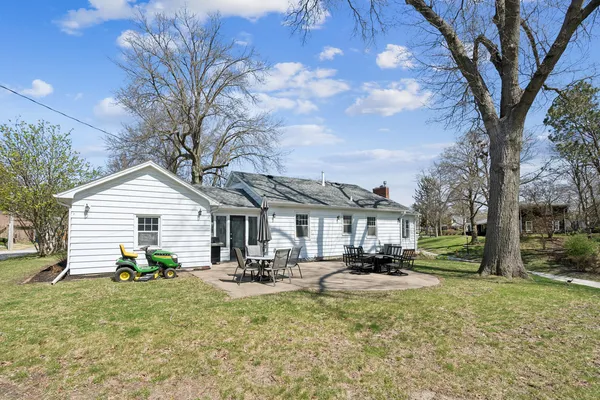 $400,000 | 315 Crestline Drive, Bettendorf, IA 52722