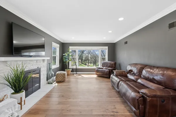 $400,000 | 315 Crestline Drive, Bettendorf, IA 52722