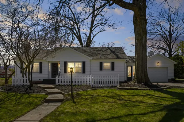 $400,000 | 315 Crestline Drive, Bettendorf, IA 52722