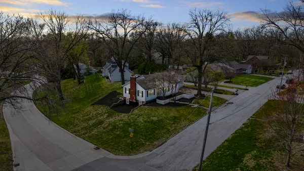 $400,000 | 315 Crestline Drive, Bettendorf, IA 52722