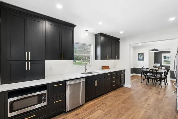 $400,000 | 315 Crestline Drive, Bettendorf, IA 52722