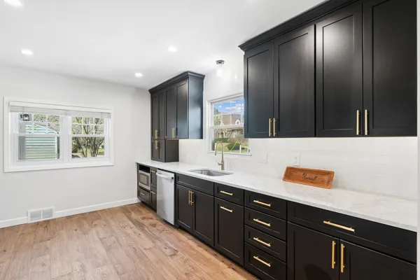 $400,000 | 315 Crestline Drive, Bettendorf, IA 52722