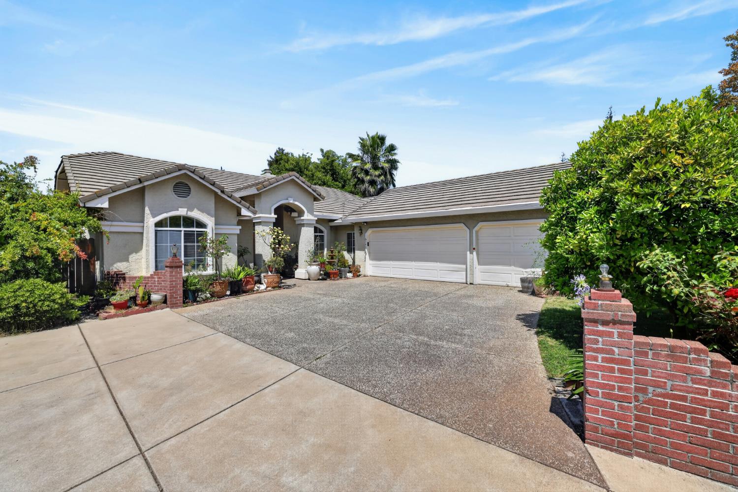 6141 Hall Lane Carmichael, CA 95608 - Photo 1 of 36