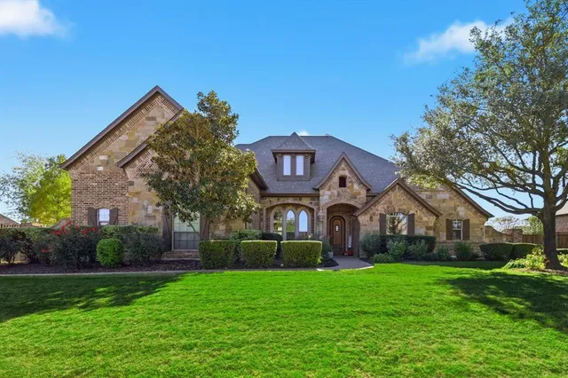 $869,500 | 1149 Whisper Willows Drive, Fort Worth, TX 76052