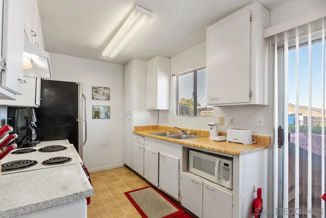 11187 Kelowna Road, Unit 74 San Diego, CA 92126 - Photo 9 of 24 a kitchen with a sink stove and refrigerator