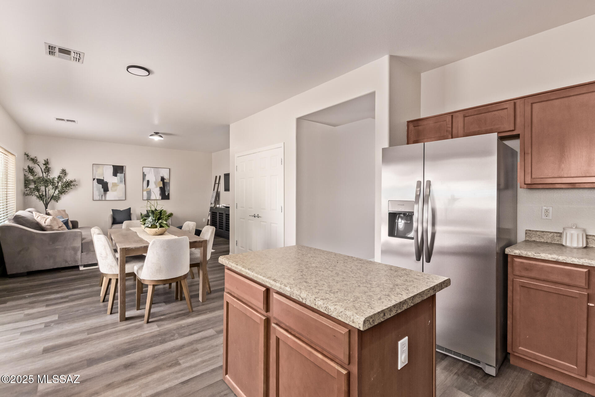 20950 East Frontier Road Red Rock, AZ 85145 - Photo 18 of 44 a kitchen with a table and chairs